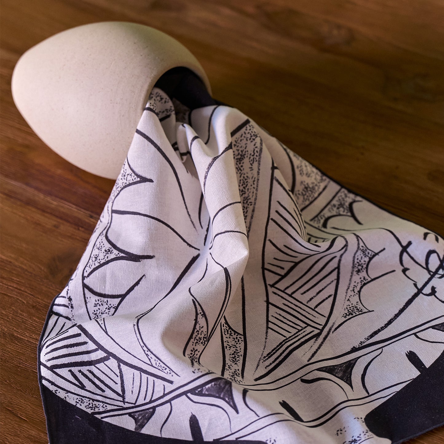 Buncheong Flat Bottle Handkerchief (Black)