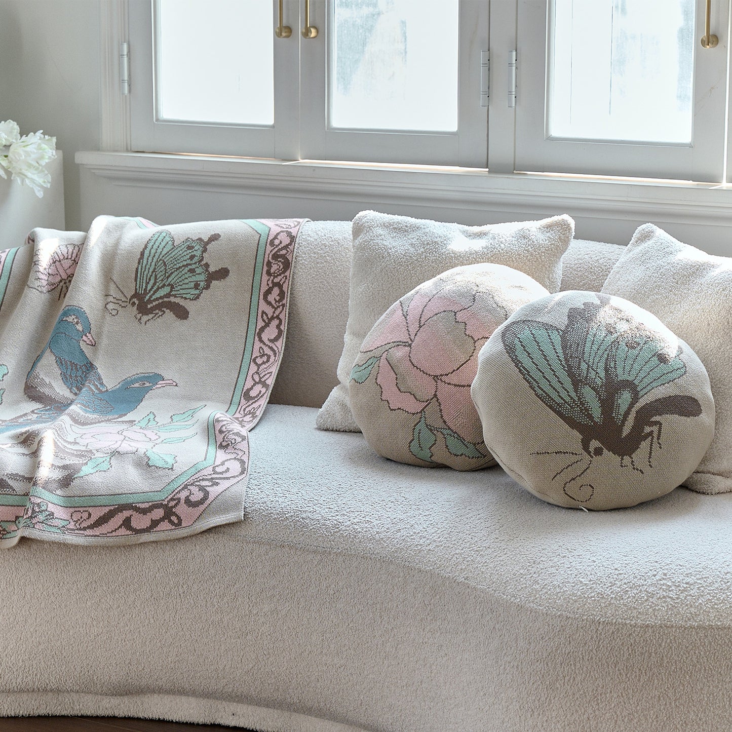 Light Pink Peony Round Cushion Cover