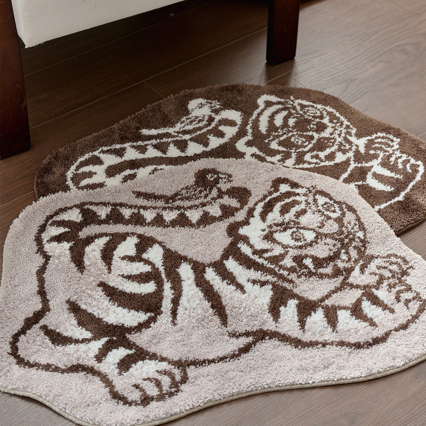 Tiger and Magpie Rug (Beige)