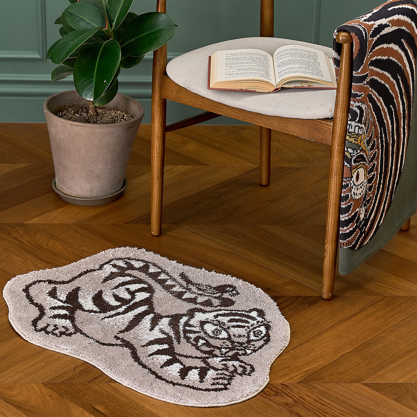 Tiger and Magpie Rug (Beige)