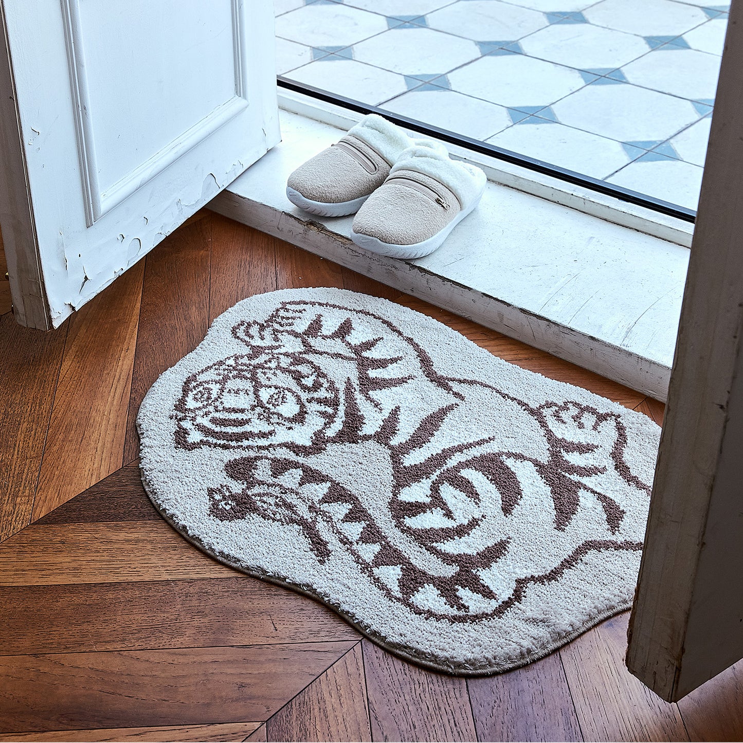 Tiger and Magpie Rug (Beige)