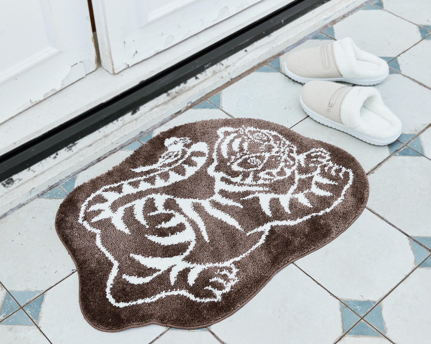 Tiger and Magpie Rug (Brown)