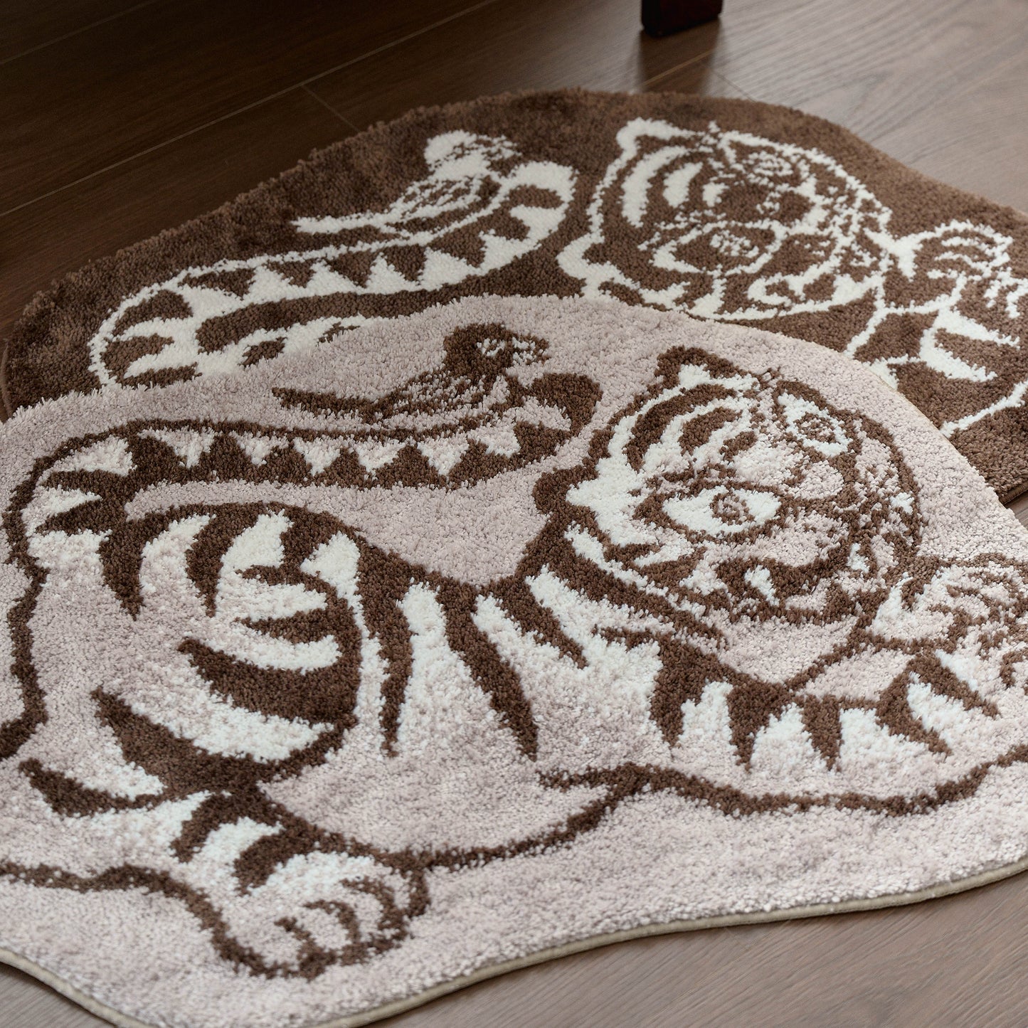 Tiger and Magpie Rug (Brown)